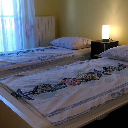 Lair By The Sea - Stoja, Pula Apartment Luaran gambar