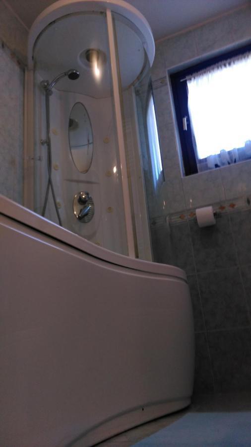 Lair By The Sea - Stoja, Pula Apartment Luaran gambar