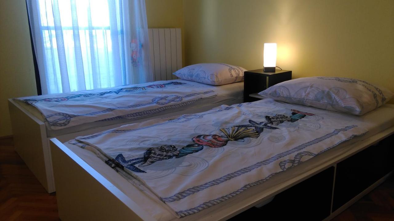 Lair By The Sea - Stoja, Pula Apartment Luaran gambar