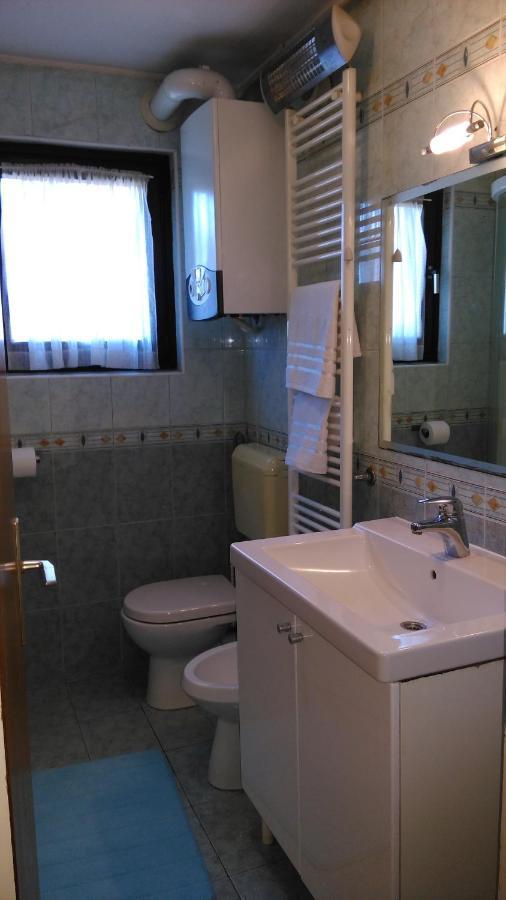 Lair By The Sea - Stoja, Pula Apartment Luaran gambar