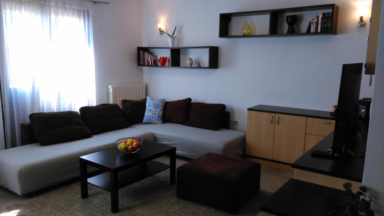 Lair By The Sea - Stoja, Pula Apartment Luaran gambar