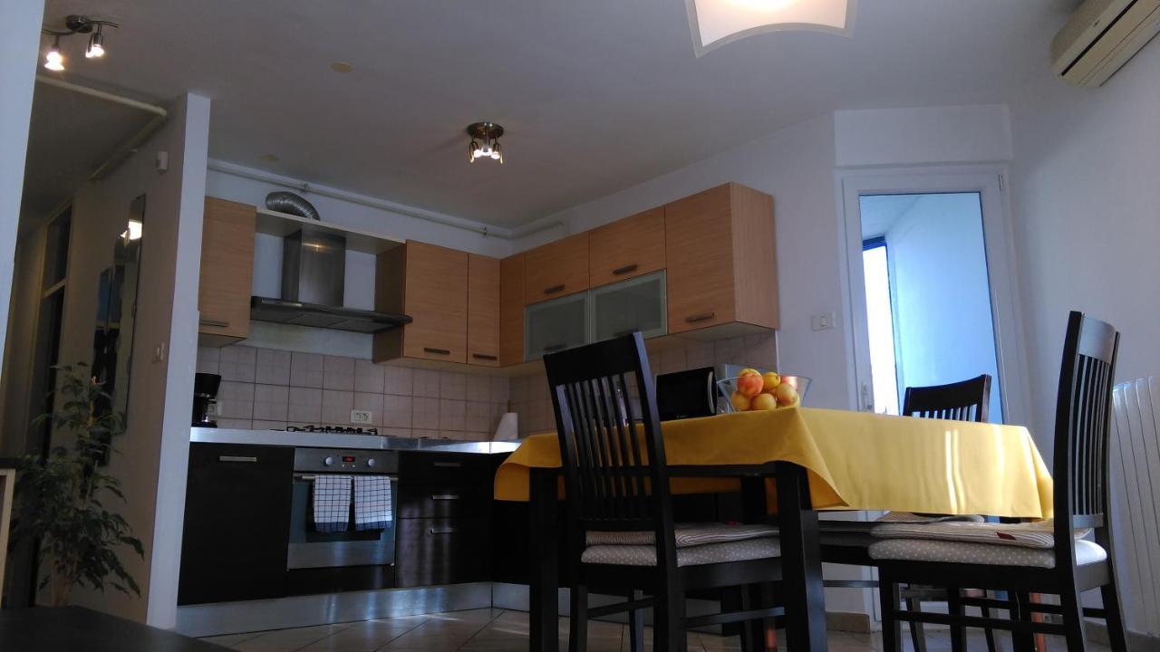 Lair By The Sea - Stoja, Pula Apartment Luaran gambar